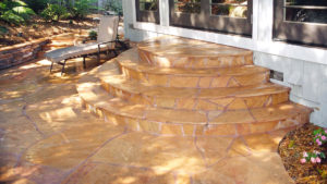 Semicircular steps leading to a flagstone patio