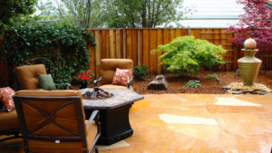 Golden Buckskin flagstone patio interspersed with a few Classic Oak pieces