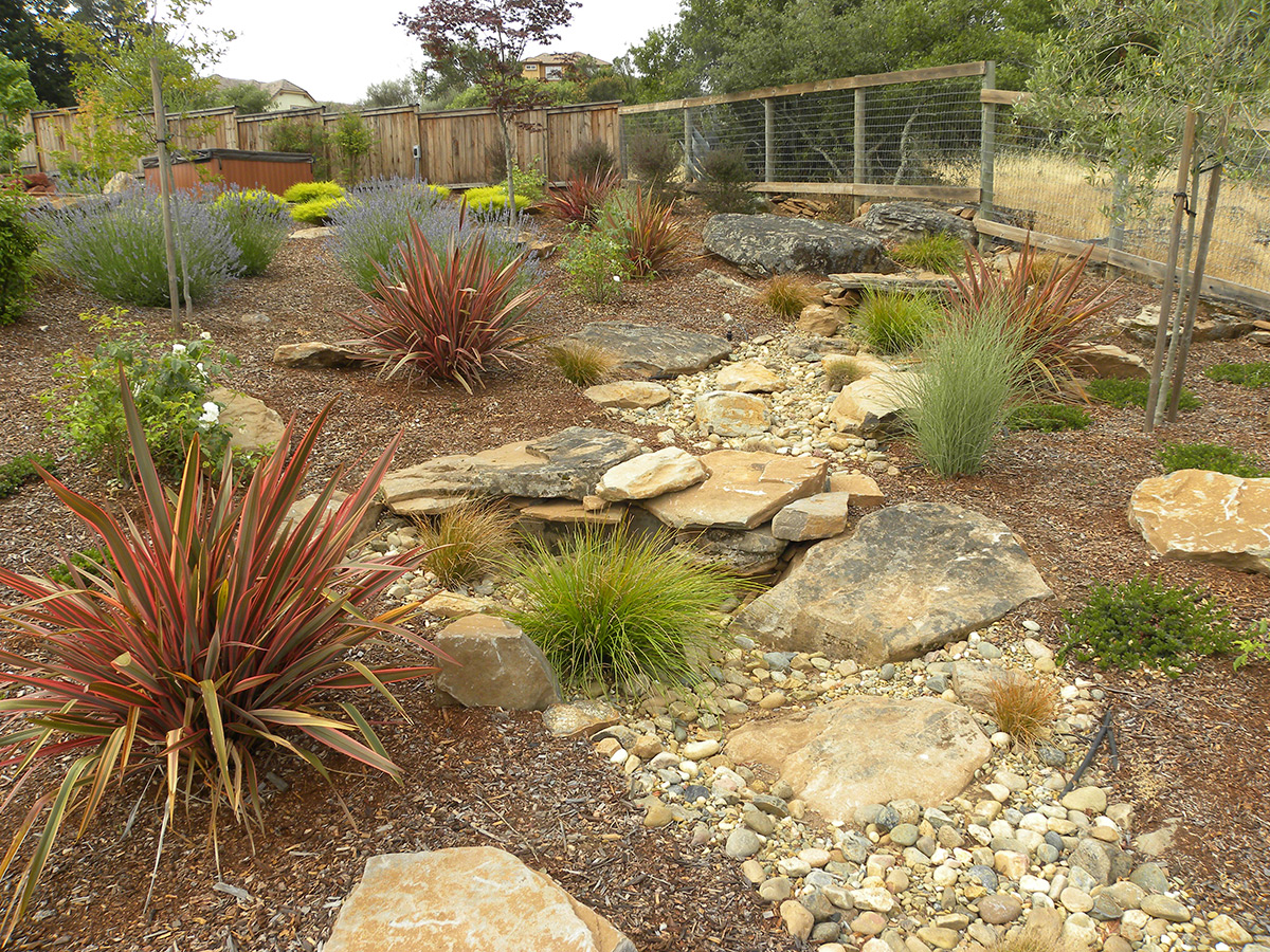Dry Creek Beds As A Cool Garden Feature, Dry Creek Bed Landscaping